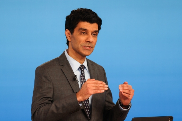 Raja Akram, Deutsche Bank