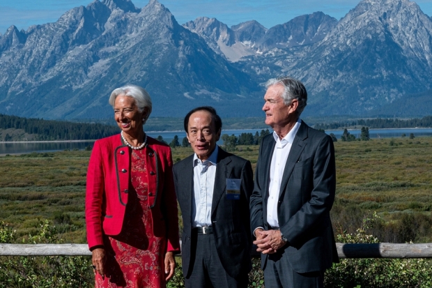 Demonstrative Geschlossenheit: EZB-Präsidentin Christine Lagarde, Kazuo Ueda, Gouverneur der Bank of Japan, und Fed-Chef Jerome Powell
