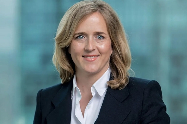 Caroline P&ouml;tsch-Hennig, JP Morgan