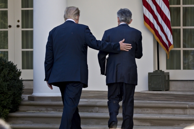 Donald Trump und Jerome Powell (v.l.n.r.)