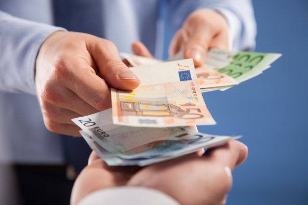 Neue Gebuhrenrunde Deutsche Bank Halt Bei Firmenkunden Die Hand Auf Unternehmen 08 08 2017 Fonds Professionell