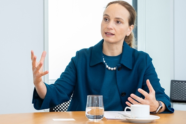 Maria Haindl, Deutsche Bank