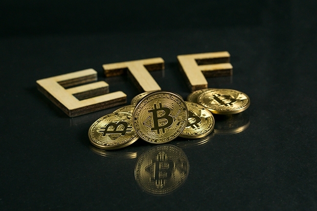 Zweiter Anlauf Van Eck Beantragt Erneut Bitcoin Strategie Etf Markte 12 08 2021 Fonds Professionell