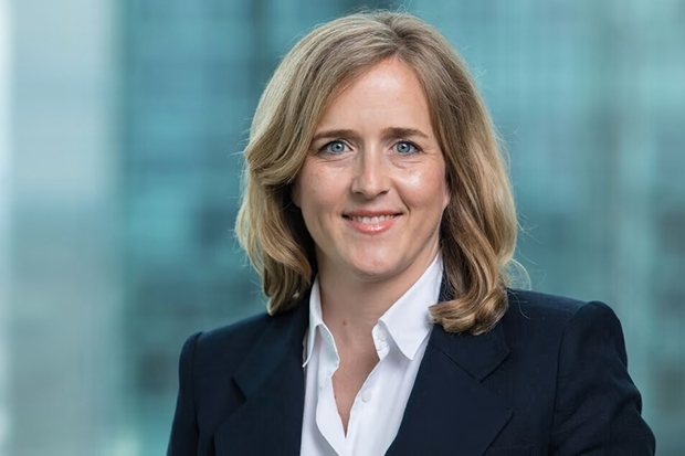 Caroline P&ouml;tsch-Hennig, JP Morgan