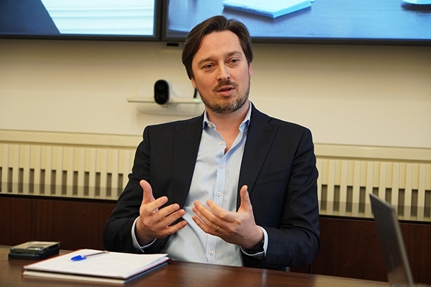 Kristofer Barrett, Carmignac