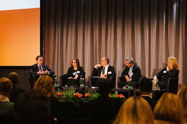 Podiumsdiskussion: Jean-Francois Izac (NN Group), Nicole Schweizer (FMA), Moderator Oliver Schütz (FMA), Kurt Svoboda (Uniqa), Birgit Rodolphe (Bafin)