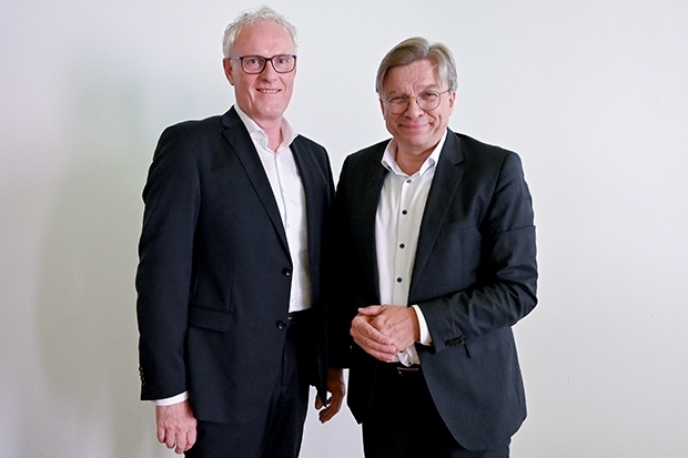 Ulrich Neumann, Charta (li.), und Hartmut Goebel, Germanbroker.net (re.)