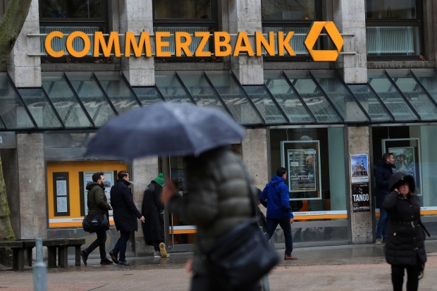 Dauerhaft Statt Vorubergehend Commerzbank Schliesst 0 Filialen Unternehmen 17 08 Fonds Professionell