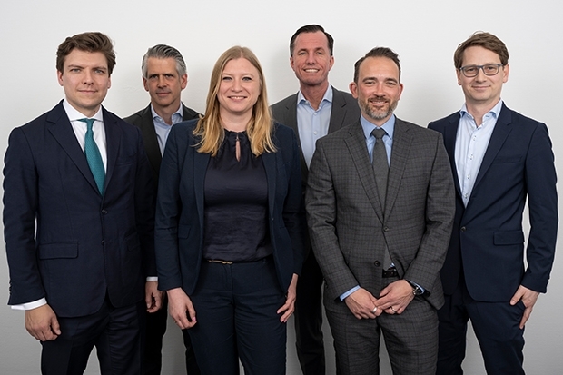 Sebastian Venc (Muzinich Deutschland), Andreas Mittler (Invesco), Franzisca Stuckenberg (Poellath), Benjamin Mohr (Creditreform Rating), Veith Riebow (Stepstone) und Jan Hoffmann (Finvia) (v.l.n.r.) Sebastian Venc (Muzinich Deutschland), Andreas Mittler (Invesco), Franzisca Stuckenberg (Poellath), Benjamin Mohr (Creditreform Rating), Veith Riebow (Stepstone) und Jan Hoffmann (Finvia) (v.l.n.r.)