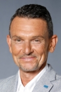lars_volkmann_front-web.jpg