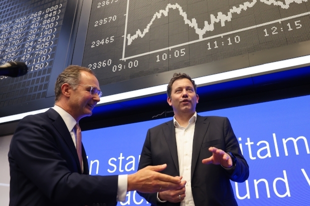 Stephan Leithner, Deutsche Börse (li.), und Lars Klingbeil, Bundesfinanzminister (re.)